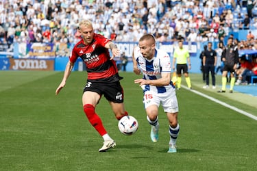El líder venció a un Mirandés sin alma en un completo partido. Franquesa se apuntó la asistencia del segundo tanto de los pepineros tras una larga carrera por banda izquierda y posterior centro por bajo hacia el segundo palo. Allí esperaba un Diego García que no falló.