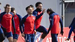 Buenas noticias para el Cholo: Barrios y Memphis llegan al derbi