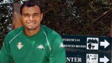 <b> DEJA DE SER EXTRANJERO.</B> El brasileño, por el que el Betis pago una cuantiosa cantidad de dinero, jugará como español.