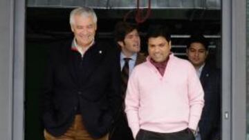 Pernía junto a Alí Syed.