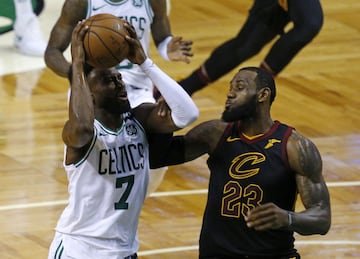 Jaylen Brown ante LeBron James, uno de los duelos más repetidos de la noche.