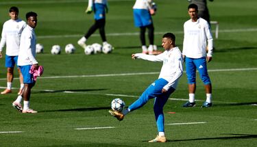 Kylian Mbappé durante el entrenamiento. 
 