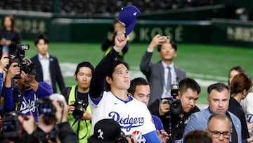 TOKYO (Japan), 19/03/2025.- Los Angeles Dodgers player Shohei Ohtani waves to the crowd after the 2025 MLB regular season game 2 between the Los Angeles Dodgers and the Chicago Cubs in the 2025 Tokyo Series at the Tokyo Dome in Tokyo, Japan, 19 March 2025. (Japón, Tokio) EFE/EPA/FRANCK ROBICHON