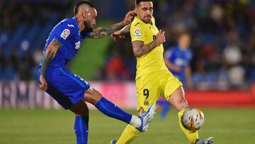 Erick Cabaco golpea el bal&oacute;n durante el partido de la semana pasada contra el Villarreal antes de ser sustituido en el descanso.