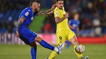 Erick Cabaco golpea el bal&oacute;n durante el partido de la semana pasada contra el Villarreal antes de ser sustituido en el descanso.