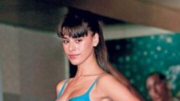 Sirenas promocionando lencería