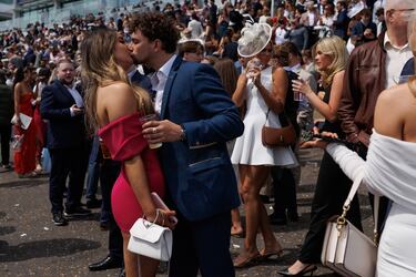 Ambiente durante  el primer día del Festival del Derby de Epsom en Surrey. Es una carrera de galope plano de 2423 metros de distancia y su primera edición fue en 1780.