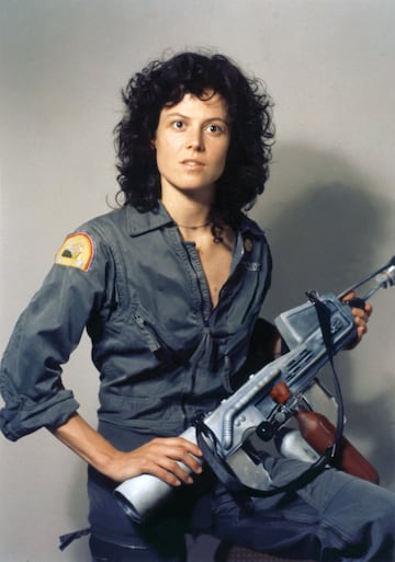 For many, she is THE action heroine. Lieutenant Ripley, protagonist of the 'Alien' saga, is a pioneer in many aspects. She is a heroine with capital letters, strong, independent, and the toughest of them all.