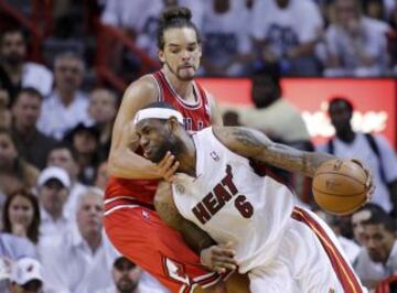 En el American Airlines Arena de Miami, en ‘downtown’ Miami y ante 20.025 espectadores, los Heat, favoritos absolutos de la Liga, consumaron la eliminación de los Chicago Bulls, aunque no sin dificultades.