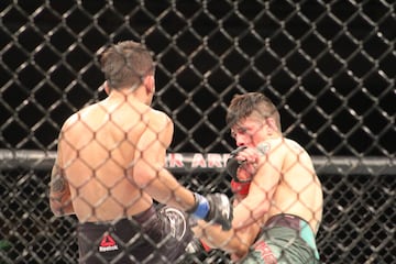 En las preliminares de la UFC Fight Night Chile, Pantoja se llevó la victoria dejando a un maltrecho Moreno. El mexicano se fue con la nariz y labios rotos.