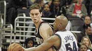 <B>SIEMPRE CUMPle.</B> Pau no esquiva responsabilidades en cada partido.