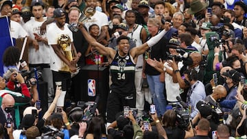 NBA Finals | The fourth quarter of the NBA Final game 6 saw Giannis continuing to make throws and dominate the court against the Phoenix Suns.