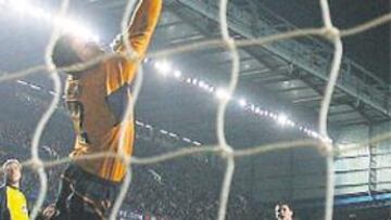 <b>GOLAZO. </b>Este cabezazo de Terry derrotó al modesto Wigan.