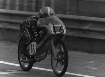 El valenciano ganó dos veces Campeonato del Mundo del 50cc con una Bultaco. La primera, en 1978, tras ganar 5 de las 7 carreras disputadas. En 1981 lo consiguió por segunda vez.
Además también consiguió tres Campeonatos de España en 50cc y cuatro en 125cc.
En los 62 Grandes Premios que disputó en su carrera, consiguió 19 victorias, 36 podios y 23 poles.

