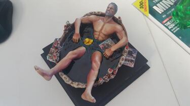 La figura de Geralt de Rivia en la bañera se hace realidad