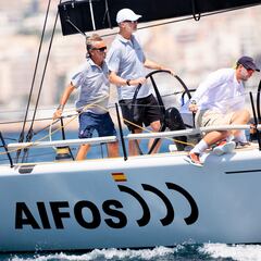 El Rey Felipe VI ya navega con el Aifos 500
