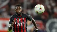 SALZBURG, AUSTRIA - SEPTEMBER 06: Divock Origi of AC Milan controls the ball during the UEFA Champions League group E match between FC Salzburg and AC Milan at Football Arena Salzburg on September 6, 2022 in Salzburg, Austria. (Photo by Roland Krivec/DeFodi Images via Getty Images)