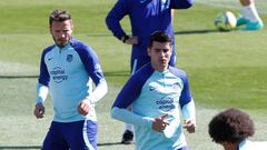 Morata, en un entrenamiento entre Saúl y Witsel.