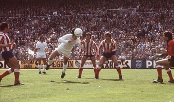 El jugador español medía 1,75 metros pero su potencia de salto le daba una gran capacidad para marcar de cabeza. Es uno de los máximos goleadores de la Primera División española. Jugó dos Mundiales (1978 y 1982) y dos Eurocopas (1980 y 1984).