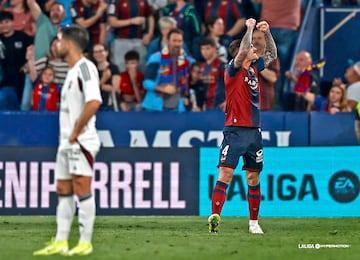 Su centro en el tanto que pone l¨ªder al Levante no aparecer¨¢ en las estad¨ªsticas de asistencias, pero vale m¨¢s de medio gol. Pepe S¨¢nchez acab¨® metiendo en propia puerta el env¨ªo del lateral del Levante.