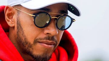 Hamilton moves to settle Verstappen dispute "to show respect"