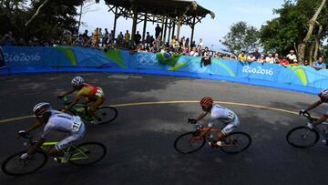 Caída apaga el sueño dorado para Colombia en ciclismo