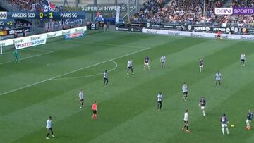 Su pol¨¦mico regate obvi¨® esta genialidad: Neymar, desde 40 metros, casi hace el gol del a?o