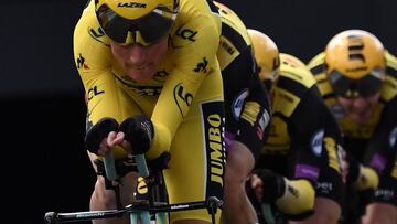 Dutch rider Mike Teunissen (L) wearing the overall leader&#039;s yellow jersey and teammates of Netherlands&#039; Jumbo-Visma cycling team compete in the second stage of the 106th edition of the Tour de France cycling race, a 27.6km team time-trial in Bru