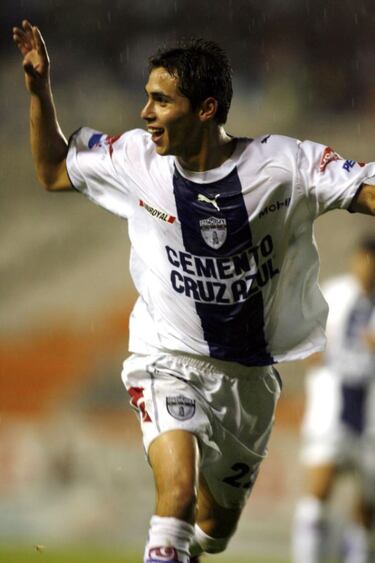 Debutó con Pachuca el 22 de septiembre de 2009.