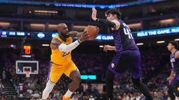 LeBron James y Maxime Raynaud -