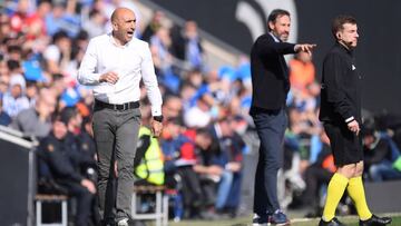 BARCELONA, SPAIN - FEBRUARY 09: Abelardo Fernandez, Head Coach of RCD Espanyol reacts during the La Liga match between RCD Espanyol and RCD Mallorca at RCDE Stadium on February 09, 2020 in Barcelona, Spain. (Photo by Alex Caparros/Getty Images)