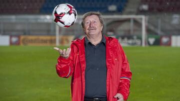 La Junta de la RFEF pide la dimisión de Villar y sigue Larrea