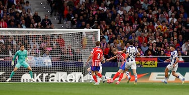 4-0. Centro de Javi Galán al corazón del área y Alexander Sorloth, con la izquierda, saca un disparo cruzado para batir una vez más a Alejandro Remiro.