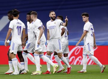 El Real Madrid es el equipo espa?ol m¨¢s valorado con 756 millones de euros. El 13 veces campe¨®n de Europa cuenta con una plantilla igualada por muchos kilates. Casemiro (70) es el jugador con m¨¢s valor. Por detr¨¢s est¨¢n Fede Valverde (65) y Courtois (60). No lejos se sit¨²an Alaba y Camavinga (55), Mendy y Vinicius (50), Militao (40) y Asensio (35), el primer espa?ol en aparecer.