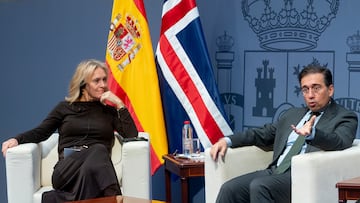 El ministro de Asuntos Exteriores, Unión Europea y Cooperación, José Manuel Albares, y la ministra de Exteriores de Islandia, Thorgerdur Katrín Gunnarsdóttir, durante la inauguración de la Embajada de Islandia en Madrid.