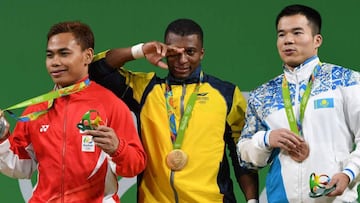 Podio de los 62 kg en el que ganó la medalla de oro Óscar Figueroa