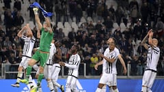 Juventus sight scudetto record as Roma rout Lazio