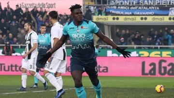 Atalanta's Duvan Zapata celebrates after scoring his side's second goal during a Serie A soccer match between Atalanta and Juventus in Bergamo, Italy, Wednesday, Dec. 26, 2018. (Paolo Magni/ANSA via AP)