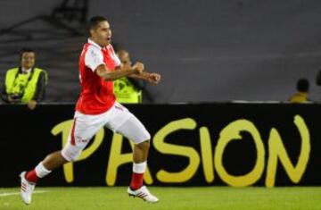 John Valencia: el recorrido de este mediocampista por Nacional y Santa Fe fue corto, los años 2011 y 2013 vieron al antioqueño vestir la camiseta de los dos equipos en los que acumuló 2096 y 1397 minutos, respectivamente. Fue campeón con Atlético Nacional en el año 2011.