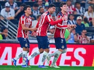 Chivas festeja un gol sobre Monterrey.