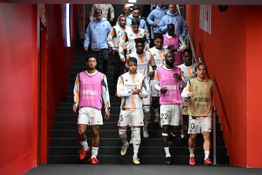 La plantilla del Real Madrid caminando por el túnel del Riyadh Air Metropolitano.