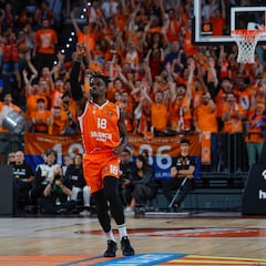 De Larrea bautiza el Roig Arena