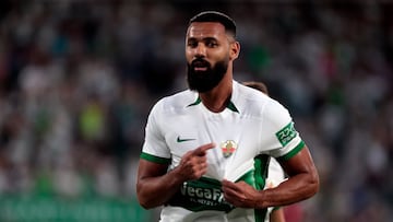 Mourad, de tener pie y medio fuera a ser el salvador del Elche