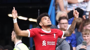 London (United Kingdom), 13/08/2023.- Liverpool's Luis Diaz celebrates scoring the 0-1 goal during the English Premier League match between Chelsea FC and Liverpool FC in London, Britain, 13 August 2023. (Reino Unido, Londres) EFE/EPA/NEIL HALL EDITORIAL USE ONLY. No use with unauthorized audio, video, data, fixture lists, club/league logos or 'live' services. Online in-match use limited to 120 images, no video emulation. No use in betting, games or single club/league/player publications