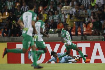 Nacional derrotó 4-1 a Bolívar con doblete de Dayro Moreno y goles de Gonzalo Castellani y Vladimir Hernández. Lideran el Grupo B de la Copa Libertadores con 9 puntos.