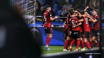 El Mirandés acaba el año en puestos de ascenso directo tras superar al Deportivo.