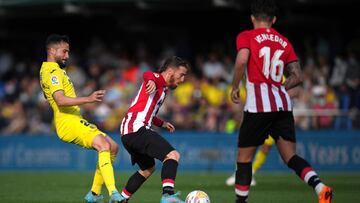 Iker Muniain en el estadio de la Ceramica ante el Villarreal.