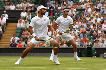 Los colombianos Robert Farah y Juan Sebastián Cabal se coronaron campeones de Wimbledon tras vencer a Mahut y Vasselin por 6-7, 7-6, 7-6, 6-7 y 6-3.