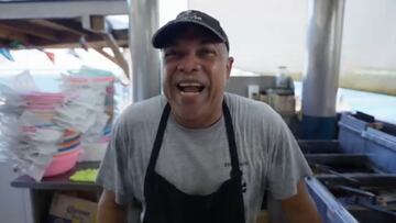 Le preguntan a un pescador de Aruba qué conoce de Chile y él lanza un “palito” a Arturo Vidal