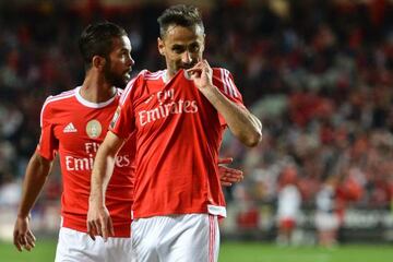 Jonas celebra un gol con el Benfica.